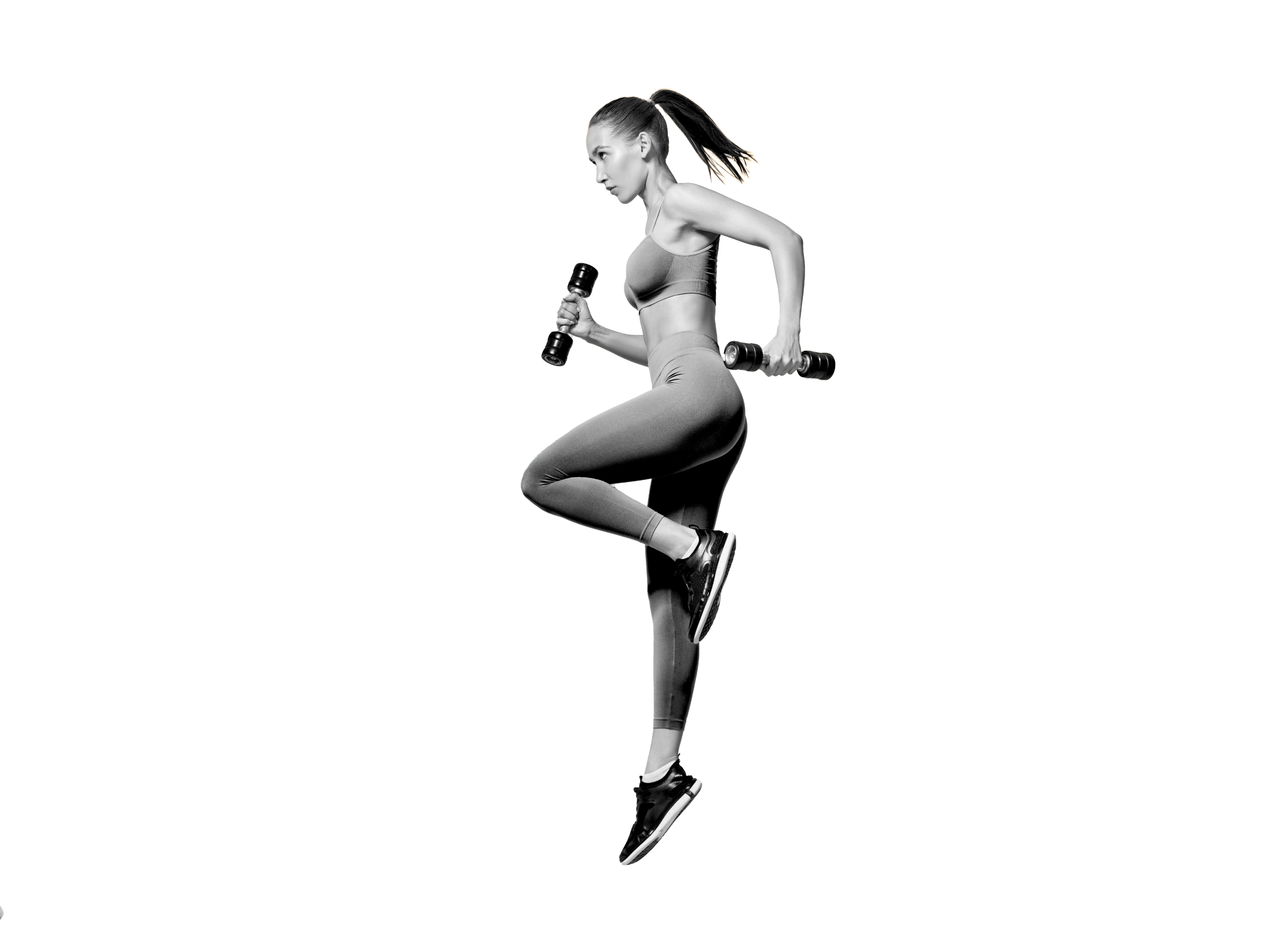 Mujer entrenando con pesas en una sesión dirigida de Body Pump en el gimnasio Duplex de Andorra la Vella.