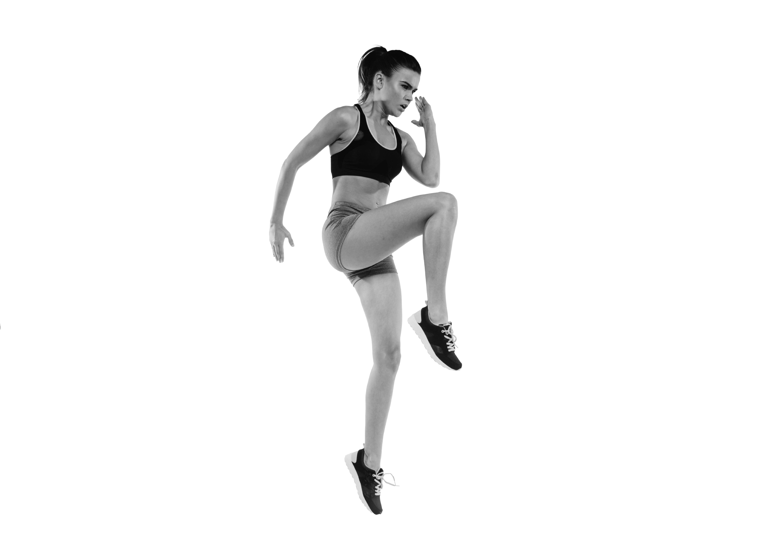 Mujer realizando un ejercicio cardiovascular de alta intensidad en una sesión de HIIT en el gimnasio Duplex de Andorra la Vella.