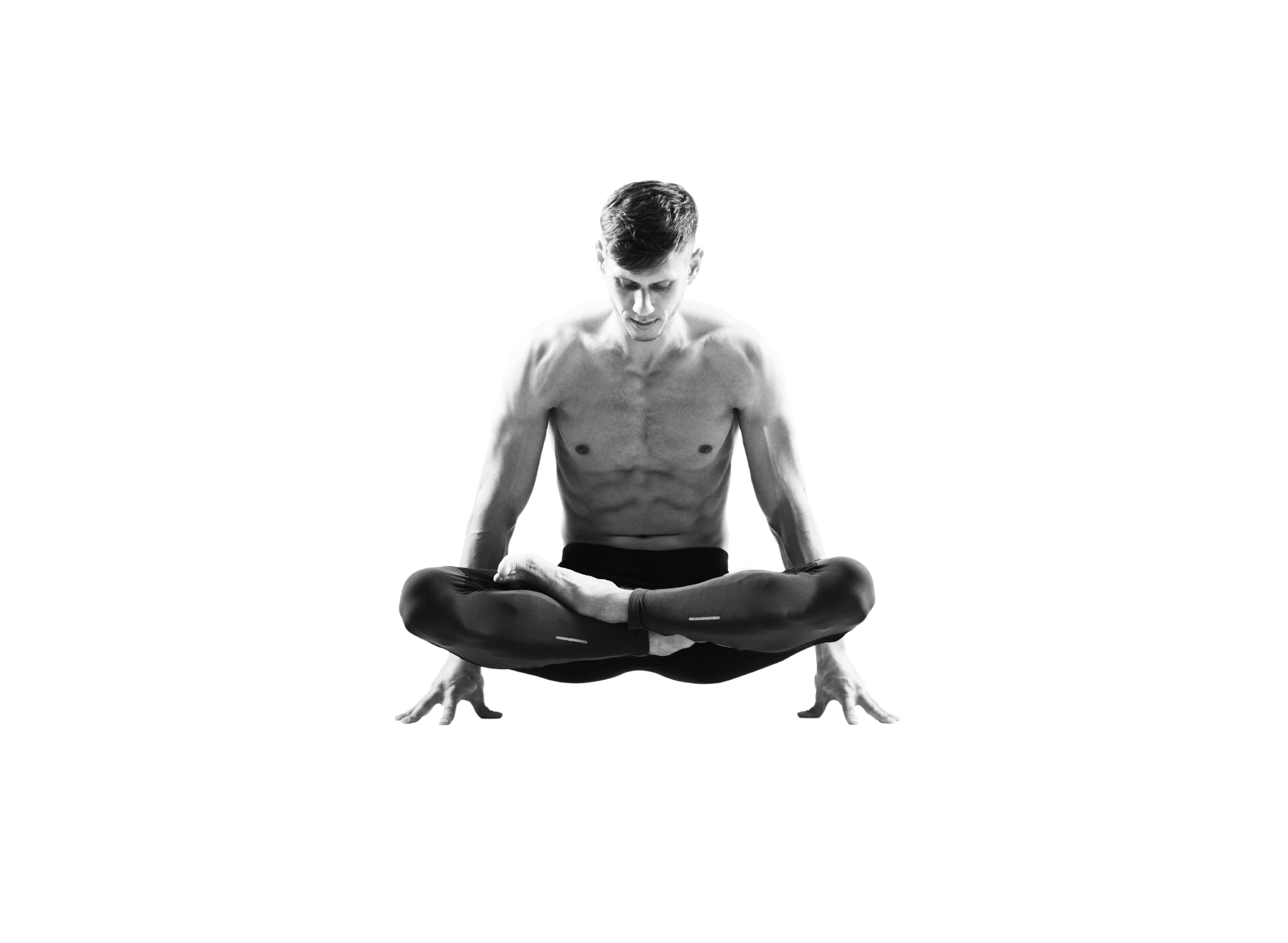 Hombre realizando un estiramiento de flexibilidad durante una sesión de Pilates Yoga Stretch en el gimnasio Duplex de Andorra la Vella.